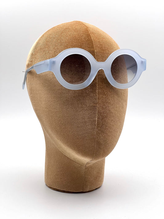 Glare, Olivia, celeste