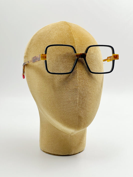 Be clush, nero e avana chiara.